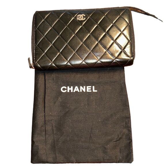 Authentic Chanel Black Zippy Wallet - Picture 2 of 16